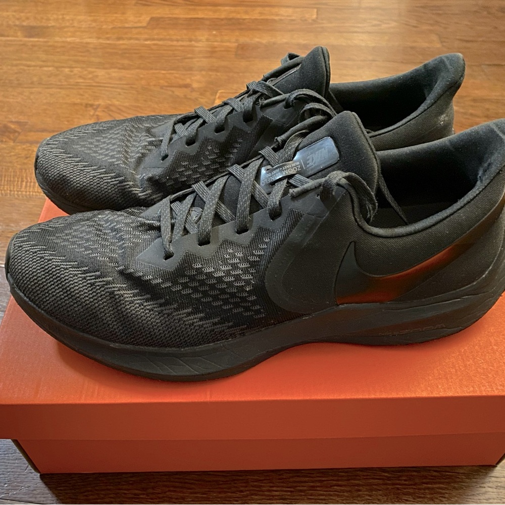 2019 Nike Air Zoom Winflo 6 SE Runner